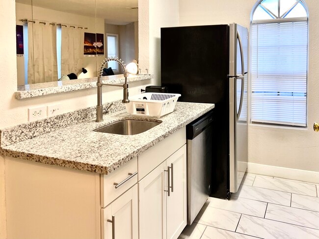 Building Photo - 3602 Gaylord Dr Unit 150