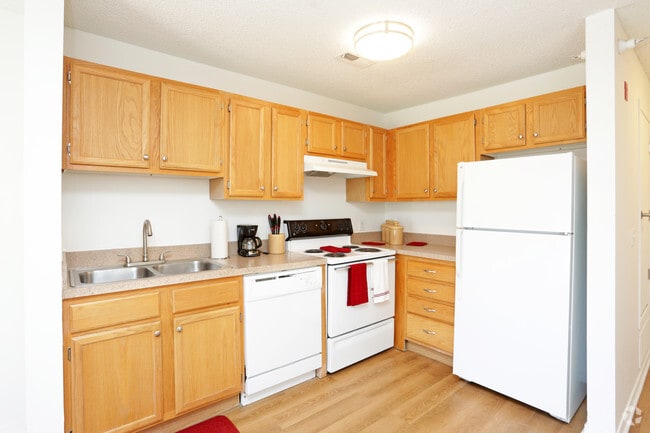 1BR, 1BA - 572 SF - Kitchen - Kings Gate Senior