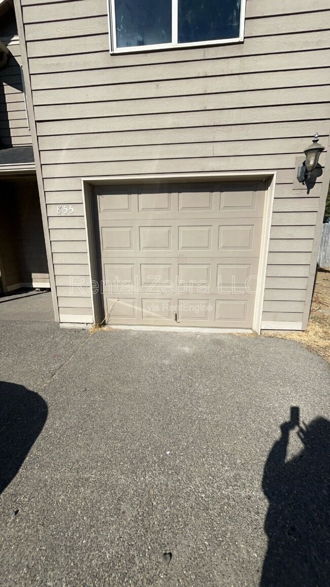 Photo - 855 NE Larch Ave