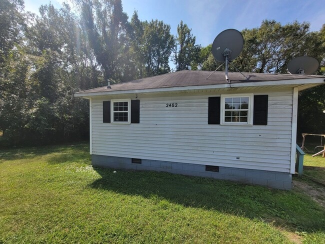 Building Photo - 3 Bedroom 1 Bathroom House