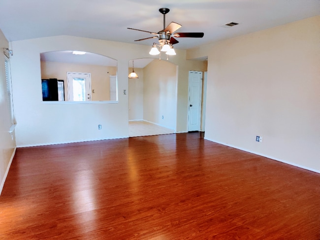 Photo - 823 Sugar Brook Dr