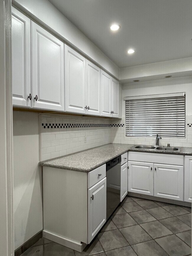 Photo - 221 N Swall Dr Unit 2