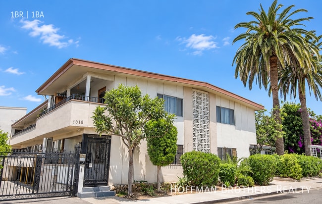 1323 N Harvard Blvd Unit 9