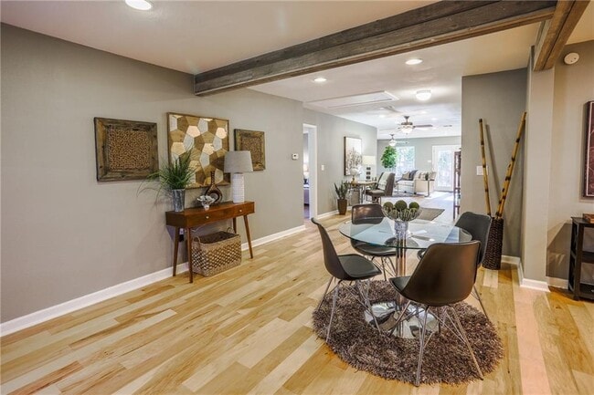 Photo - 407 W Odell St