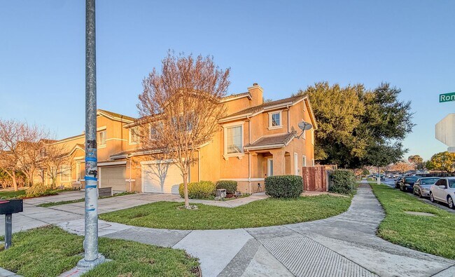 Photo - Fantastic. Three bedroom in Gilroy. Corner Lot