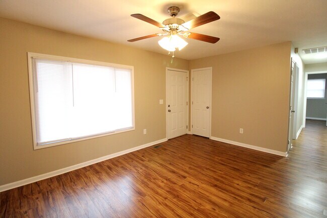 Photo - 1683 Commonwealth Dr