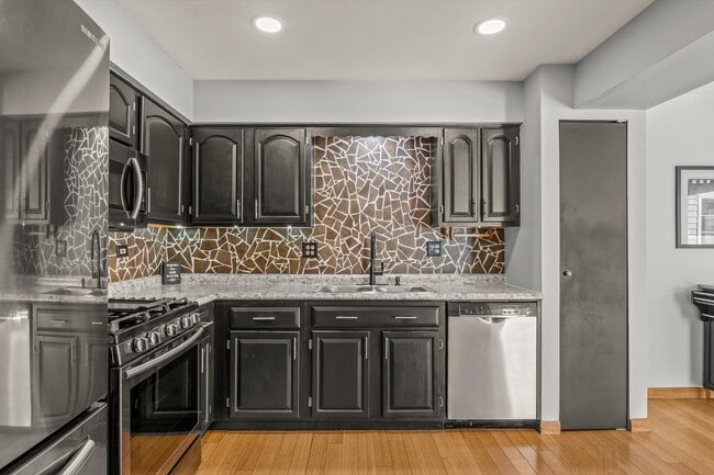 Photo - 2104 Glasgow Ct