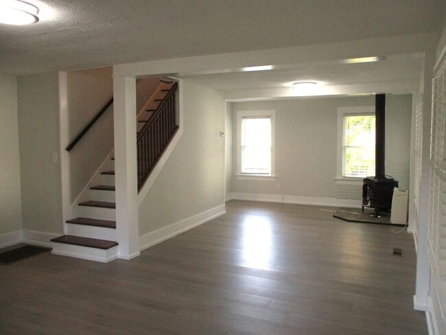 Photo - Charming 2 Bedroom, 1 Bathroom Home with P...