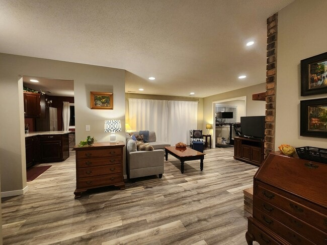 Building Photo - 14355 Fairway Dr Rental