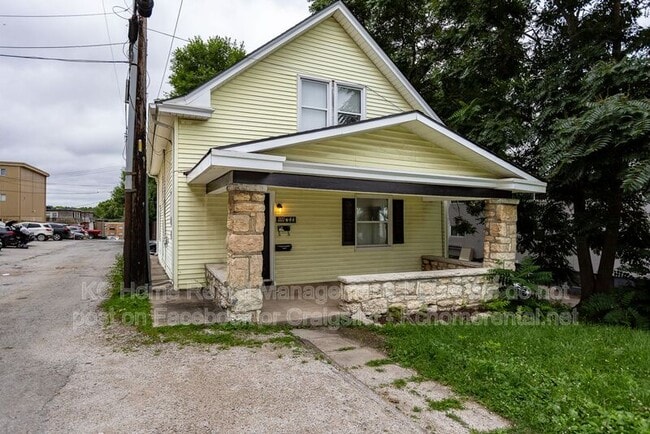 Photo - 1111 W 44th St