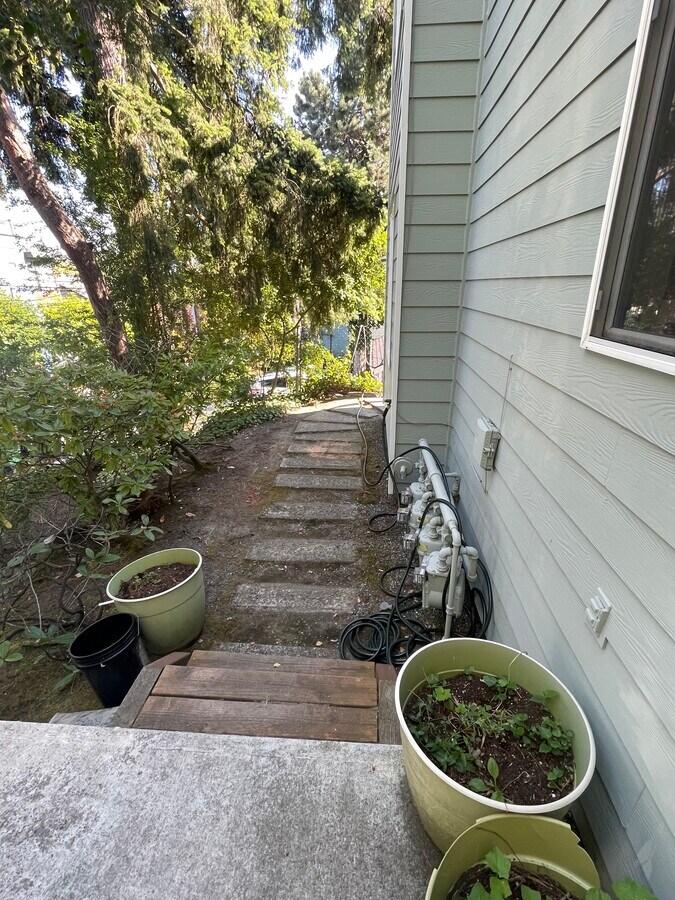 Photo - 9741 Woodlawn Ave N Unidad A