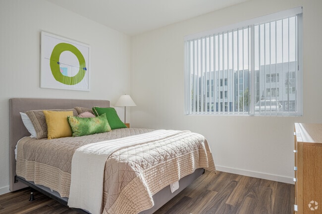 2 habitaciones, 2 baños - 883 pies cuadrados - Dormitorio principal - Parkside Flats