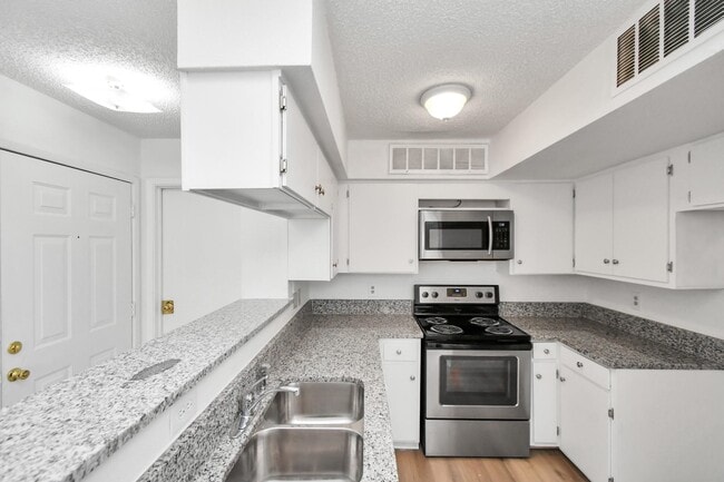 Photo - 10855 Meadowglen Ln