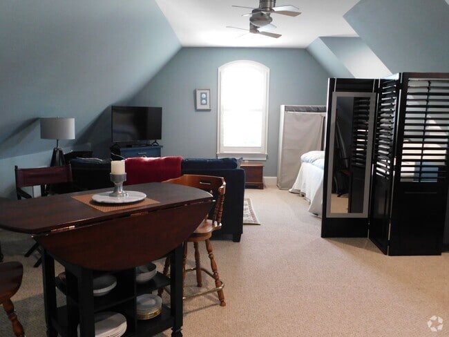 Building Photo - Fully furnished in-law suite with views of... Rental