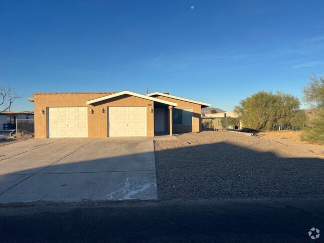 Building Photo - Large Remodeled Home