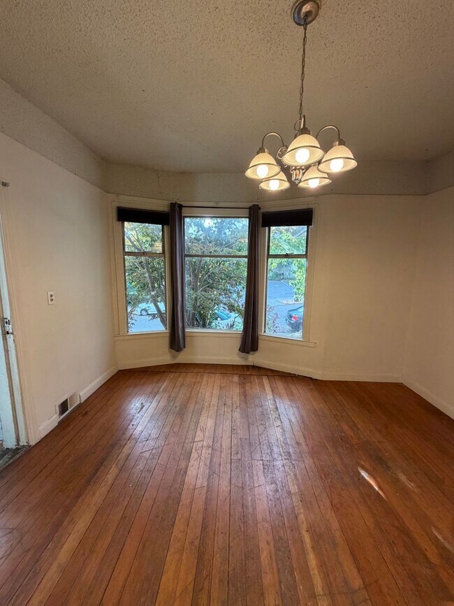 208-216 10th Ave