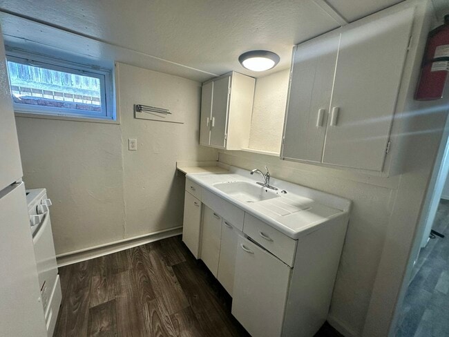 Building Photo - 811 St James St Unit B1