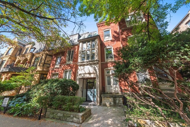 Building Photo - 534 W Belden Ave Unit 1C