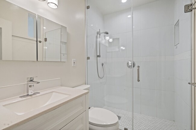 5943 Carlton Way Unidad C10
