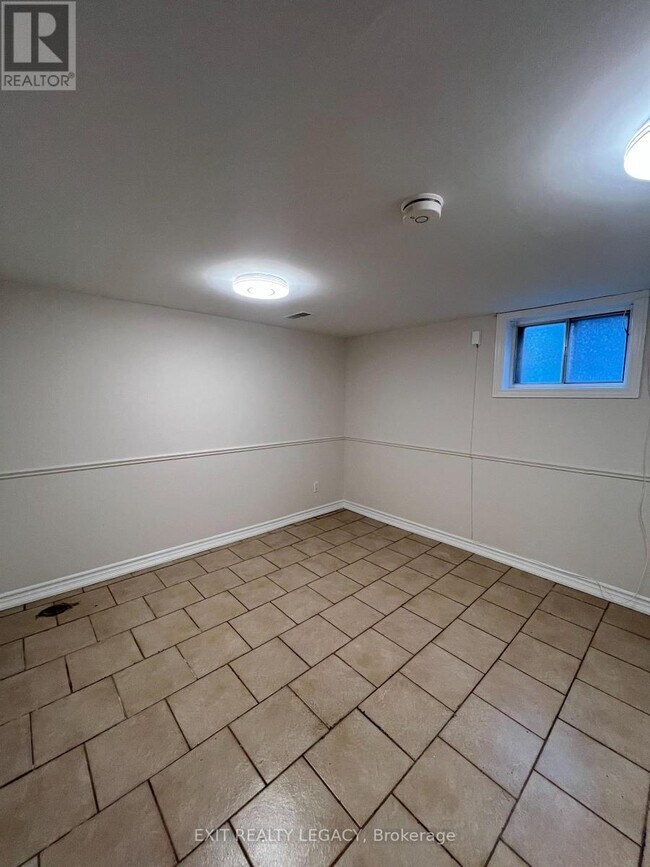 Photo - 183 Ellington Dr