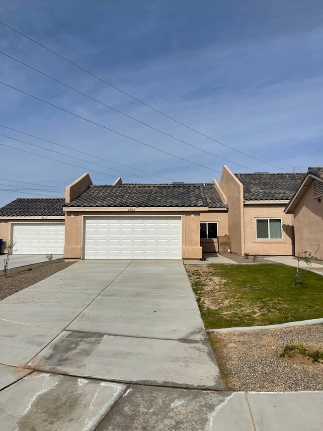 Building Photo - IMMACULATE DESERT SKY T0WN HOUSE for RENT