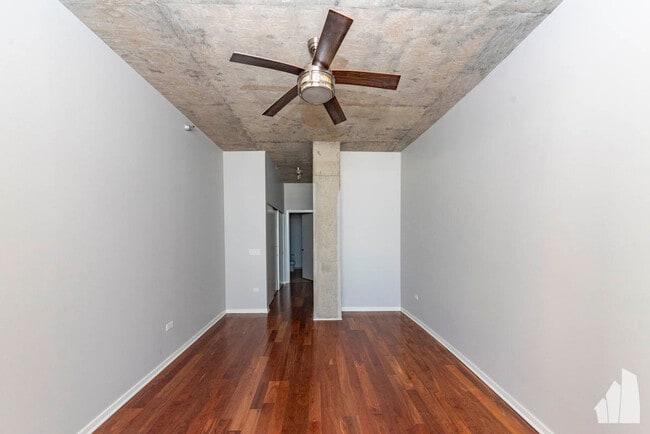 Building Photo - 700 N Larrabee St Rental