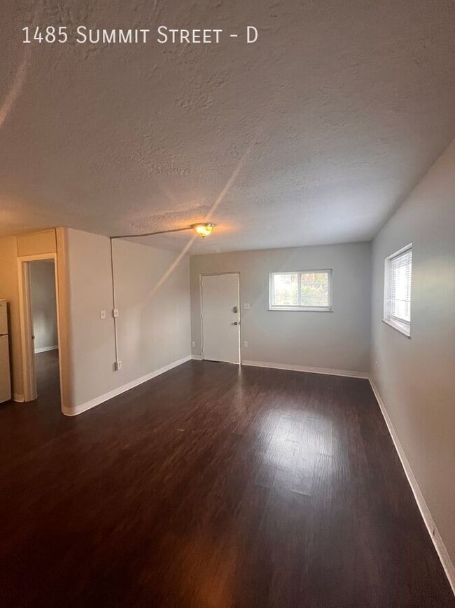 Photo - 1485 Summit St Unit D