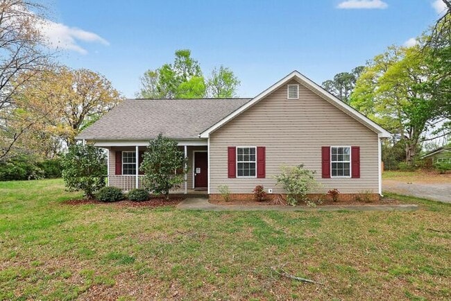 Building Photo - Charming 3BD/2BA Ranch on Large Lot in Indian Trail!