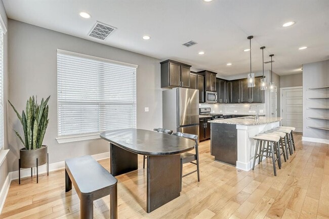 Photo - 7406 Oberon St