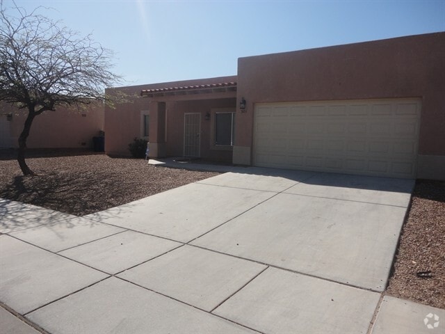 Building Photo - 501 W Placita Durango Rental