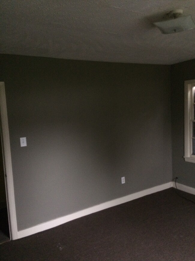 Pared de salida del dormitorio delantero - 375 Columbus St