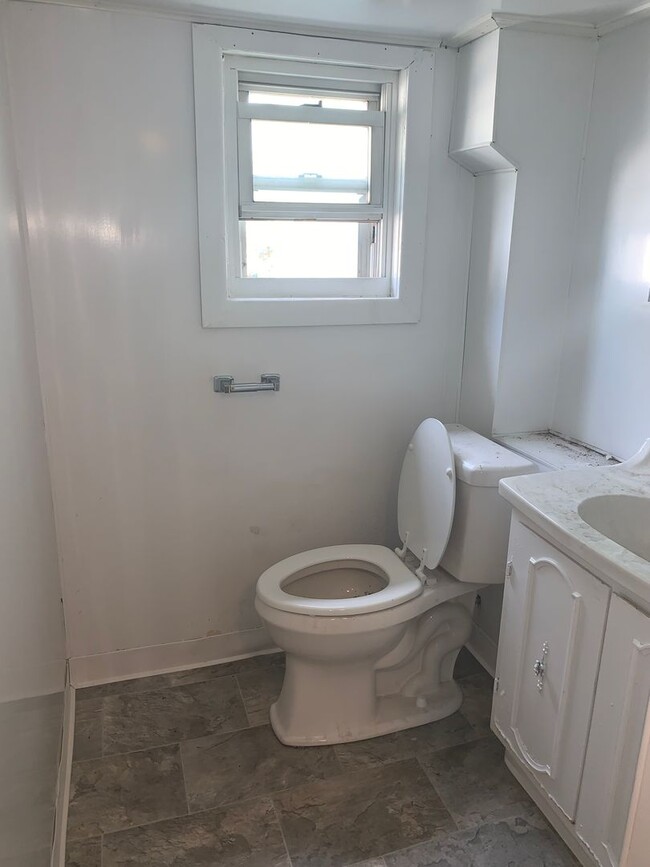 3 bedroom 1.5 bathroom located in Carlisle... - 3 bedroom 1.5 bathroom located in Carlisle... House