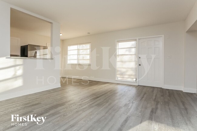 Photo - 1571 NE 44th St