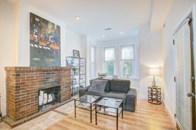 Building Photo - 1527 T St NW Unit 2 Rental