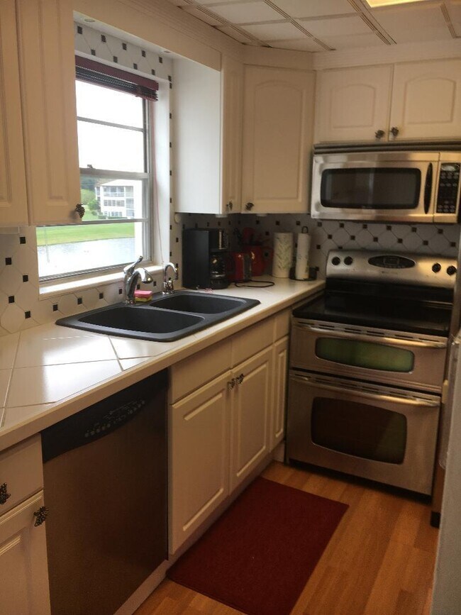 Photo - 243 Fanshaw F