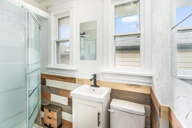 Photo - 722 Harrison St Unit 2