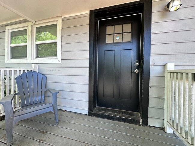 Photo - 294 Lincoln St SW