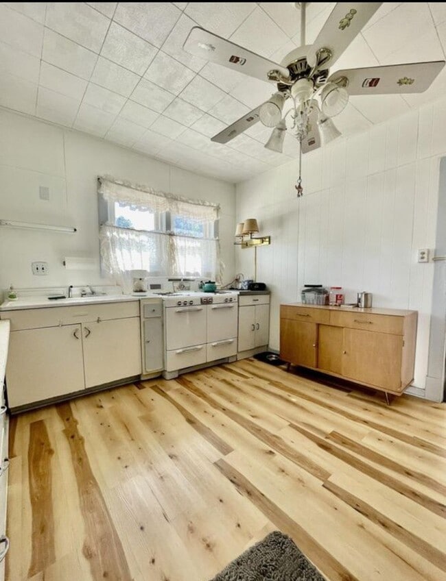 Photo - 806 E Loomis St Unit 1