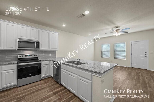 Photo - 105 SE 4th St Unit 1