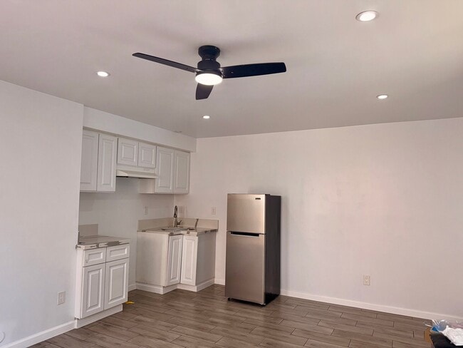 Photo - 14643 Chatsworth St