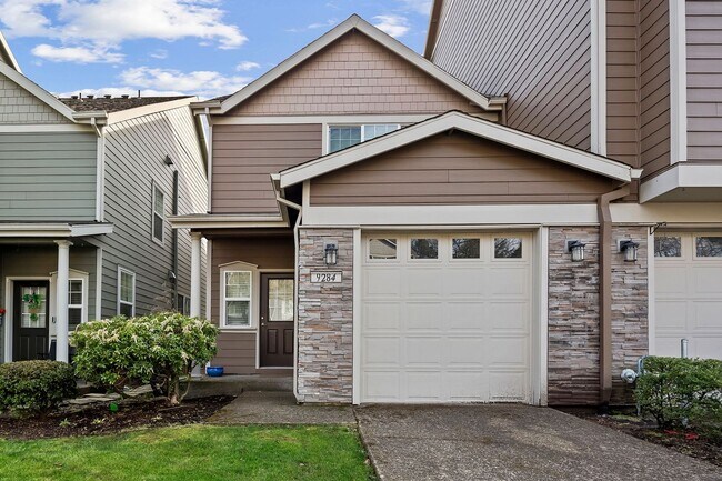 Photo - 3 Bed/ 3bath Townhome + 1 Car Garage + W/D + Fenced Patio/Yard!