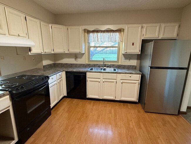 Photo - 18 Circle Dr