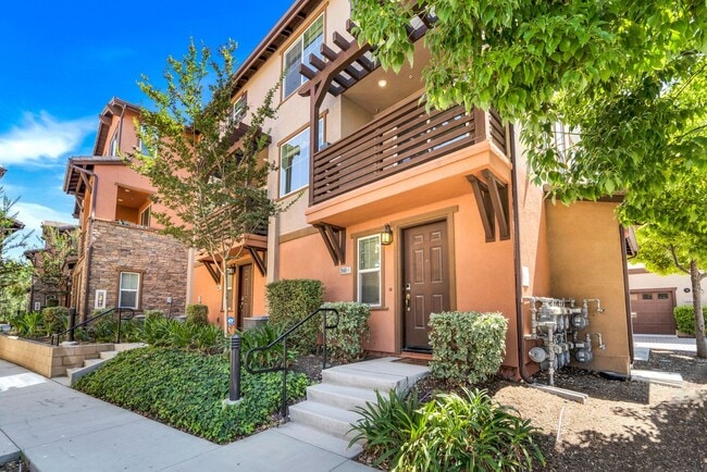 Townhome in the Lakepointe Point Community! - Townhome in the Lakepointe Point Community!