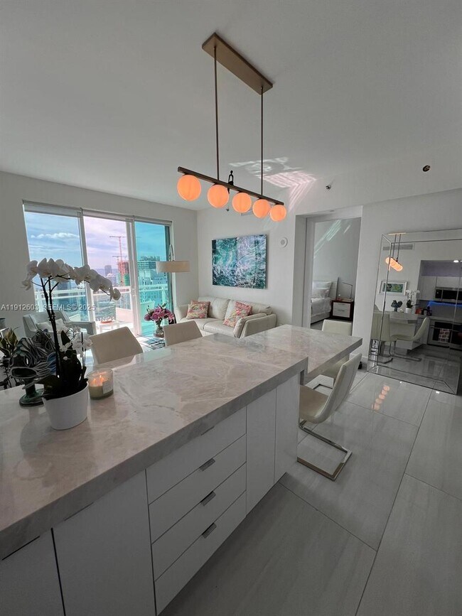 Building Photo - 950 Brickell Bay Dr Unit 5307