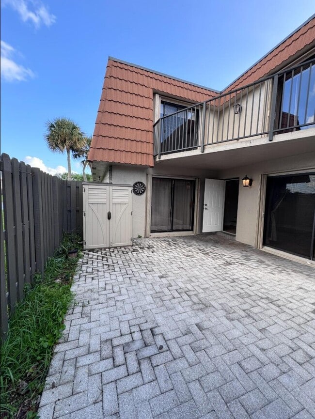 Building Photo - 1532 W Harmony Lake Cir