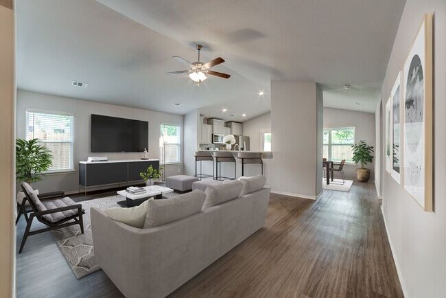 Building Photo - MOVE IN SPECIAL!