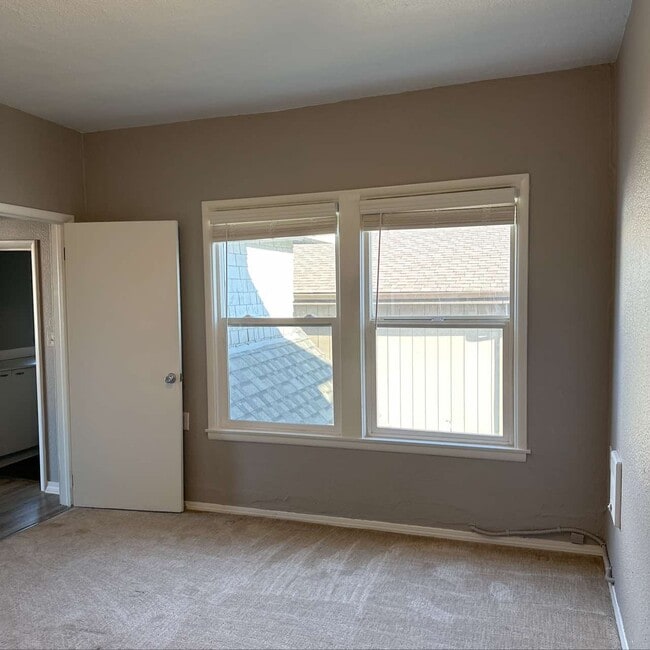 Photo - J Street Apartments