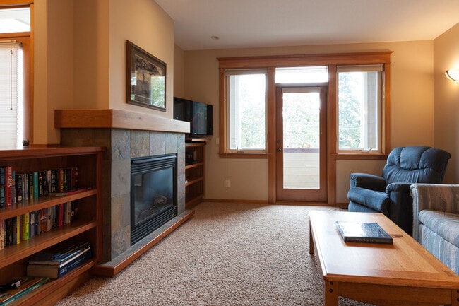 Building Photo - 1807 Columbia St Rental