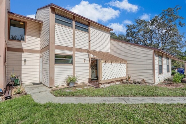 Photo - 113 Sherwood Cir Townhome