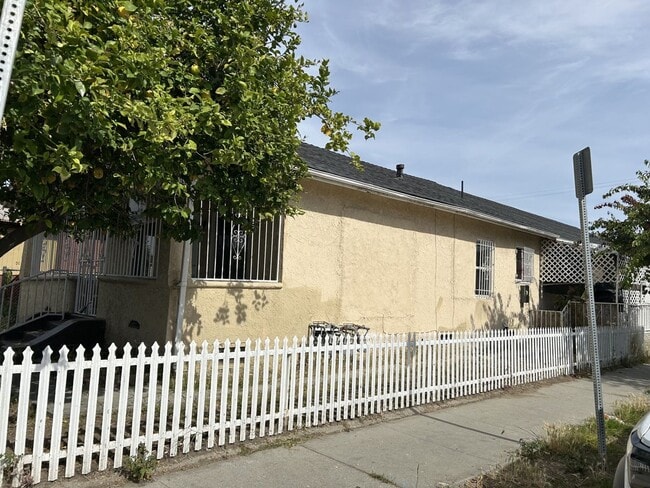 Photo - 1402 E 57th St Unidad 1402